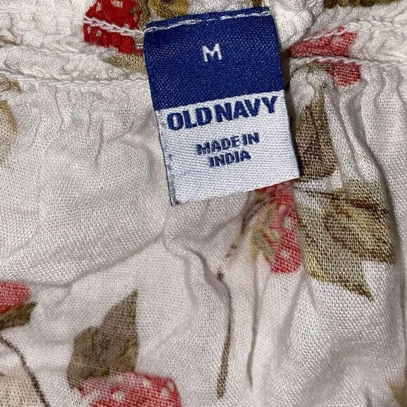 Old Navy Strawberry Print Top Size M - Picture 3 of 3